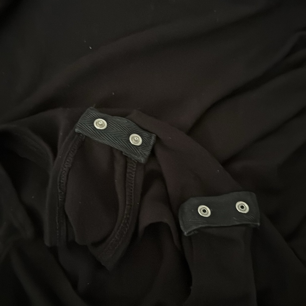 Sleek Black One-Piece Swimsuit with Scoop Neckline - Picture 3 of 4